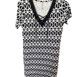Lulu-B black and white geometric pattern dress with a lace-up V-neck Size XS